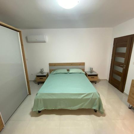 Modern, Spacious, 3 Bedroom Apartment Near Malta International Airport Luqa Bagian luar foto
