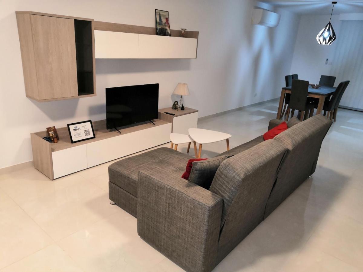 Modern, Spacious, 3 Bedroom Apartment Near Malta International Airport Luqa Bagian luar foto