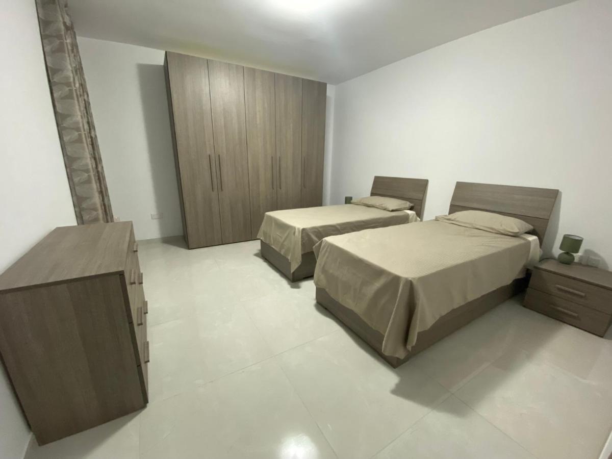 Modern, Spacious, 3 Bedroom Apartment Near Malta International Airport Luqa Bagian luar foto