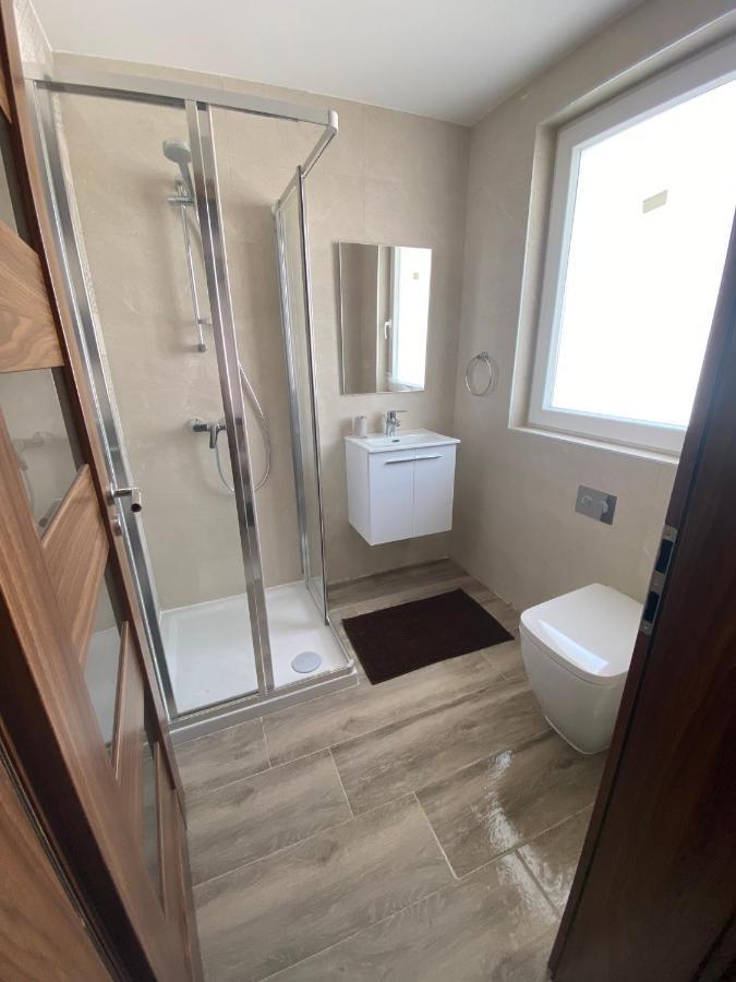 Modern, Spacious, 3 Bedroom Apartment Near Malta International Airport Luqa Bagian luar foto